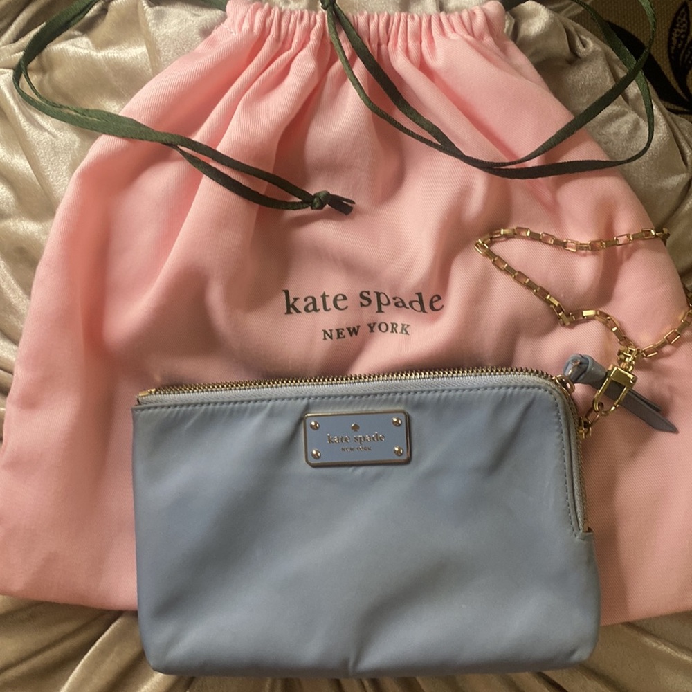 🎀 Kate Spade Wristlet pouch Wallet - Cute , spacious & Dust bag included.